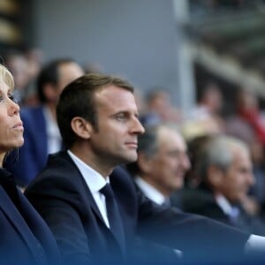 La première dame Brigitte Macron (Trogneux) et son mari le président de la République Emmanuel Macron - Finale du Top 14, ASM Clermont contre le RC Toulon au Stade de France à Saint-Denis, Seine Saint-Denis (banlieus de Paris), France, le 4 juin 2017. ASM Clermont remporte le match contre RC Toulon 22-16. © Dominique Jacovides/Bestimage