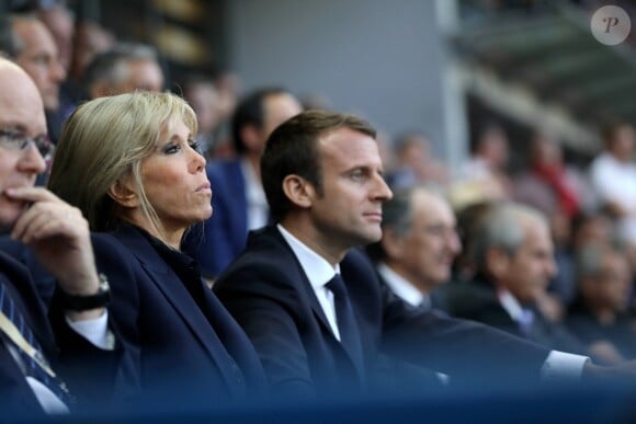 La première dame Brigitte Macron (Trogneux) et son mari le président de la République Emmanuel Macron - Finale du Top 14, ASM Clermont contre le RC Toulon au Stade de France à Saint-Denis, Seine Saint-Denis (banlieus de Paris), France, le 4 juin 2017. ASM Clermont remporte le match contre RC Toulon 22-16. © Dominique Jacovides/Bestimage