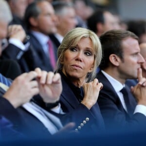 La première dame Brigitte Macron (Trogneux) et son mari le président de la République Emmanuel Macron - Finale du Top 14, ASM Clermont contre le RC Toulon au Stade de France à Saint-Denis, Seine Saint-Denis (banlieus de Paris), France, le 4 juin 2017. ASM Clermont remporte le match contre RC Toulon 22-16. © Dominique Jacovides/Bestimage