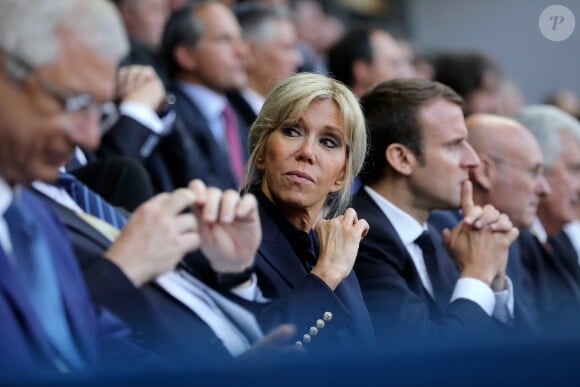 La première dame Brigitte Macron (Trogneux) et son mari le président de la République Emmanuel Macron - Finale du Top 14, ASM Clermont contre le RC Toulon au Stade de France à Saint-Denis, Seine Saint-Denis (banlieus de Paris), France, le 4 juin 2017. ASM Clermont remporte le match contre RC Toulon 22-16. © Dominique Jacovides/Bestimage
