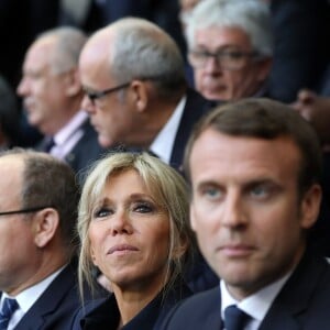 La première dame Brigitte Macron (Trogneux) et son mari le président de la République Emmanuel Macron - Finale du Top 14, ASM Clermont contre le RC Toulon au Stade de France à Saint-Denis, Seine Saint-Denis (banlieus de Paris), France, le 4 juin 2017. ASM Clermont remporte le match contre RC Toulon 22-16. © Dominique Jacovides/Bestimage