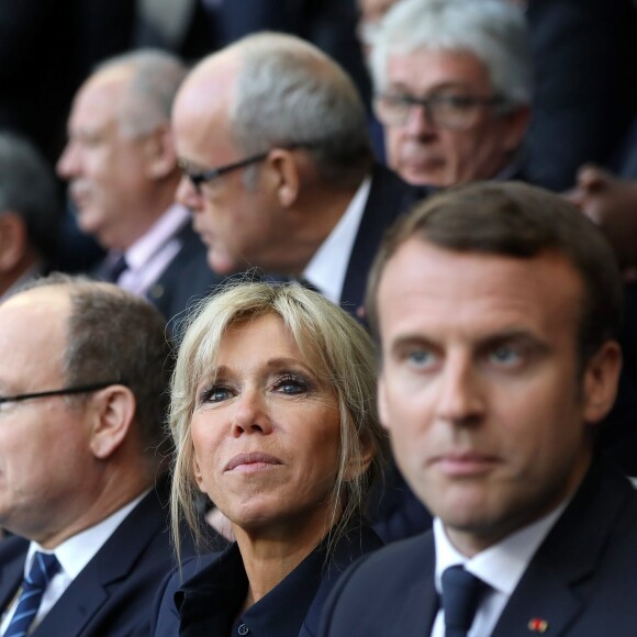 La première dame Brigitte Macron (Trogneux) et son mari le président de la République Emmanuel Macron - Finale du Top 14, ASM Clermont contre le RC Toulon au Stade de France à Saint-Denis, Seine Saint-Denis (banlieus de Paris), France, le 4 juin 2017. ASM Clermont remporte le match contre RC Toulon 22-16. © Dominique Jacovides/Bestimage