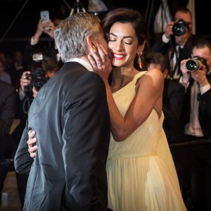George Clooney et sa femme Amal Alamuddin Clooney (bijoux Cartier) - Descente des marches du film "Money Monster" lors du 69e Festival International du Film de Cannes. Le 12 mai 2016. © Dominique Jacovides- Cyril Moreau/Bestimage