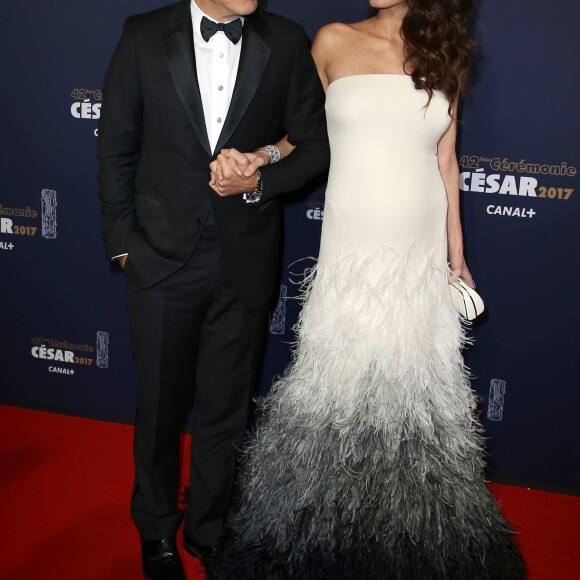 George Clooney (montre Omega) (montre de la marque Omega) et sa femme Amal Alamuddin-Clooney (enceinte) arrivant à la 42e cérémonie des César à la Salle Pleyel à Paris le 24 février 2017. © Olivier Borde / Dominique Jacovides / Bestimage