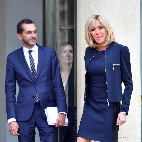 La princesse Mary de Danemark reçue officiellement par la femme du président de la république française, Brigitte Macron (Trogneux) sur le perron du palais de l'Élysée à Paris le 6 juin 2017. © Giancarlo Gorassini / Bestimage