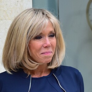 La princesse Mary de Danemark reçue officiellement par la femme du président de la république française, Brigitte Macron (Trogneux) sur le perron du palais de l'Élysée à Paris le 6 juin 2017. © Giancarlo Gorassini / Bestimage