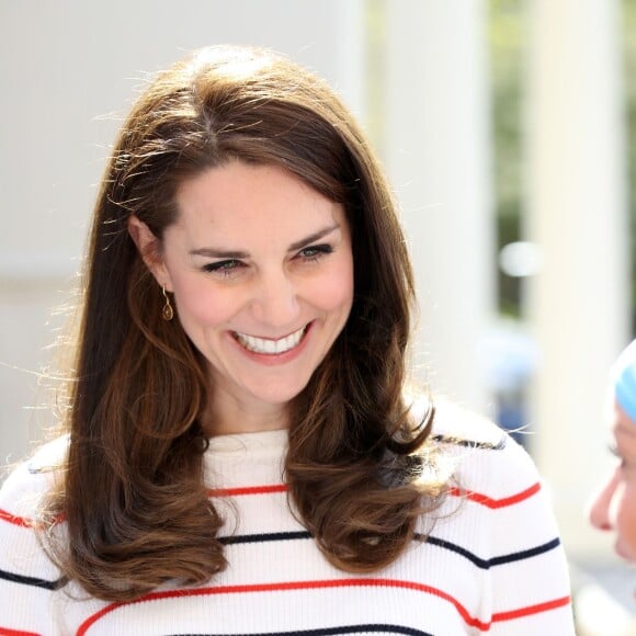 Catherine Kate Middleton, la duchesse de Cambridge reçoit les coureurs de l'équipe ''Heads Together'' au palais de Kensington à Londres , le 19 avril 2017, lors de leur préparation pour le Virgin Money London Marathon 2017.