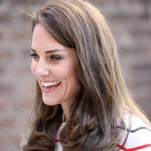 Catherine Kate Middleton, la duchesse de Cambridge reçoit les coureurs de l'équipe ''Heads Together'' au palais de Kensington à Londres , le 19 avril 2017, lors de leur préparation pour le Virgin Money London Marathon 2017.