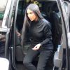 Kim Kardashian achète des pizzas à emporter avec sa soeur Khloé Kardashian et son meilleur ami Jonathan Cheban sur le tournage de leur émission de télé réalité "Keeping up with the Kardashians" à New York, le 15 mai 2017.