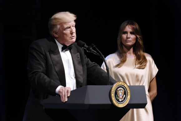 Le président des Etats-Unis, Donald Trump et sa femme, la première dame des Etats-Unis Melania Trump (vêtue d'une robe Monique Lhuillier) assistent au gala annuel caritatif du Ford's Theatre, lieu historique où le président Abraham Lincoln a été assassiné. Washington, le 4 juin 2017.
