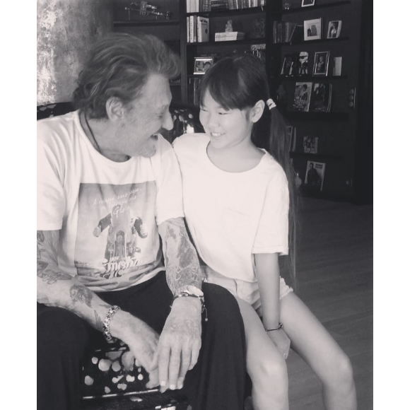 Johnny Hallyday et sa fille Joy partageant un moment complice avant le lancement de la tournée des Vieilles Canailles, le 10 juin 2017
