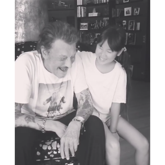 Johnny Hallyday et sa fille Joy partageant un moment complice avant le lancement de la tournée des Vieilles Canailles, le 10 juin 2017