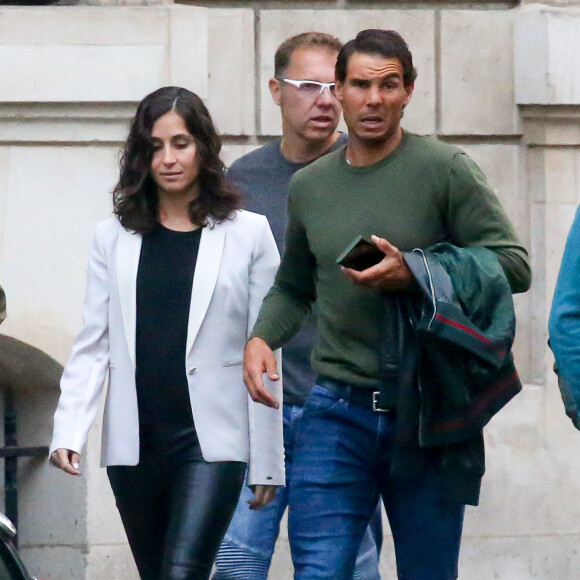 Exclusif - Rafael Nadal va dîner avec sa compagne Maria Francesca "Xisca" Perello, ses parents Sebastian Nadal et Ana Maria Perera, sa soeur Maria Isabel Nadal, Carlos Moya et des amis lors des internationaux de France de Roland-Garros à Paris. Le 5 juin 2017.