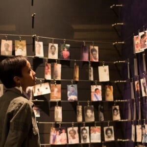 Exclusif - Jour 4. Sonia Rolland visite le Memorial du genocide a Kigali. Le 1er decembre 2012 au Rwanda.