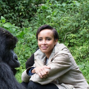 Exclusif - Jour 3. Sonia Rolland . Visite de la famille des gorilles "Sabignwo". Le 29 novembre 2012 au Rwanda29/11/2012 - 