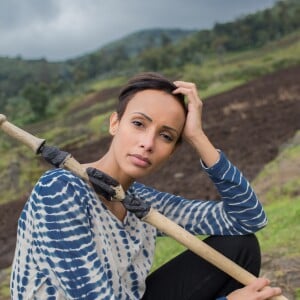 Exclusif - Jour 3. Sonia Rolland . Visite de la famille des gorilles "Sabignwo". Le 29 novembre 2012 au Rwanda29/11/2012 - 