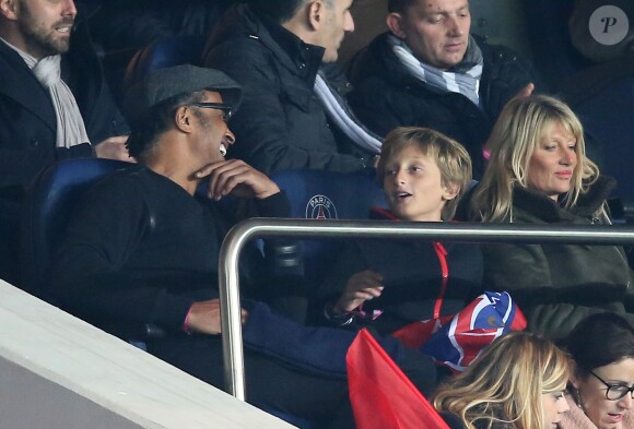 Yannick Noah avec Isabelle Camus et leur fils Joalukas lors du match de Ligue 1 Psg - Bastia lors de la 20ème journée au Parc des Princes à Paris, le 8 janvier 2016.