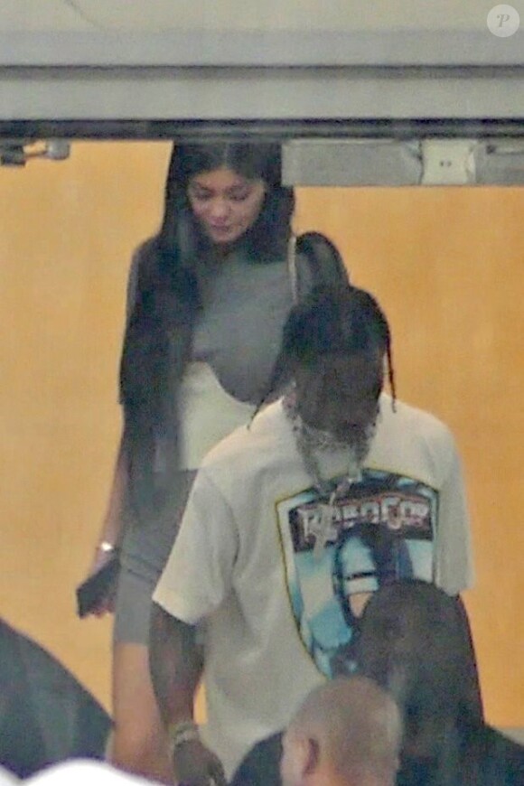 Kylie Jenner et son compagnon Travis Scott à la sortie de leur hôtel à Miami. Le couple a passé l'après-midi dans un studio d'enregistrement. Le 7 juin 2017