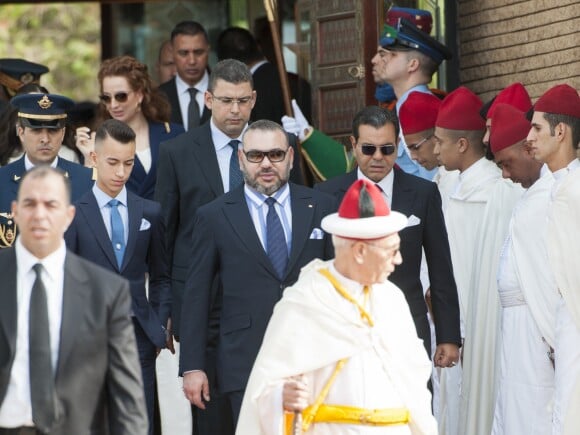 Le prince Moulay Hassan, son père le roi Mohammed VI du Maroc et le prince Moulay Rachid (frère du roi) à l'aéroport international de Rabat-Salé pour recevoir le président de la République Emmanuel et son épouse Brigitte Macron le 14 juin 2017. © Pierre Perusseau/Bestimage