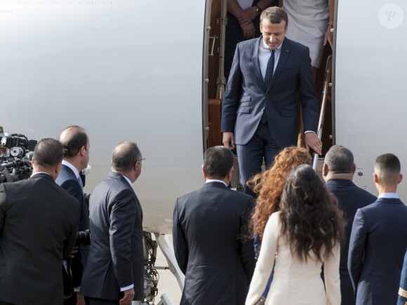 Le président français Emmanuel Macron - Le couple présidentiel est arrivé à l'aéroport international de Rabat-Salé pour le premier voyage offi­ciel ou il a été accueilli par le couple royal du Maroc sur le tarmac, devant une haie d'honneur de la garde royale marocaine. Le président a ensuite été reçu plus d'une heure par le souverain marocain au palais royal de Rabat, Maroc, le 14 juin 2017. Le soir, le couple Macron a été convié au repas de rupture du jeûne du Ramadan offert par le roi en leur honneur dans sa résidence personnelle de Dar al Salam, avant de repartir jeudi matin pour Paris. © Pierre Perusseau/Bestimage  French President and his wife first lady during an official visit to Morocco.14/06/2017 - Paris
