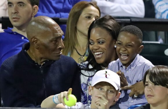 Richard Williams, sa femme Lakeisha Graham et leur fils Dylan Starr Williams dans les tribunes lors de l'Open de Miami à Key Biscayne, le 27 mars 2017.
