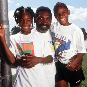 Serena et Venus Williams à l'entraînement avec leur papa Richard en mai 1991.