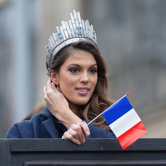 Iris Mittenaere de retour à Lille, sa ville natale, après son sacre de Miss Univers 2017. Elle est arrivée par le train, a défilé dans un bus sur la rue principale et a terminé au balcon du journal "La Voix du Nord", le 19 mars 2017. © Stéphane Vansteenkiste/Bestimage