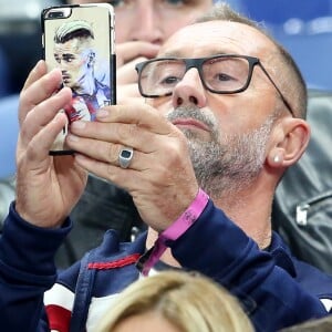 Alain Griezmann (père d'Antoine Griezmann) - People assistent au match amical de football entre la France et l Espagne au Stade de France le 28 mars 2017.