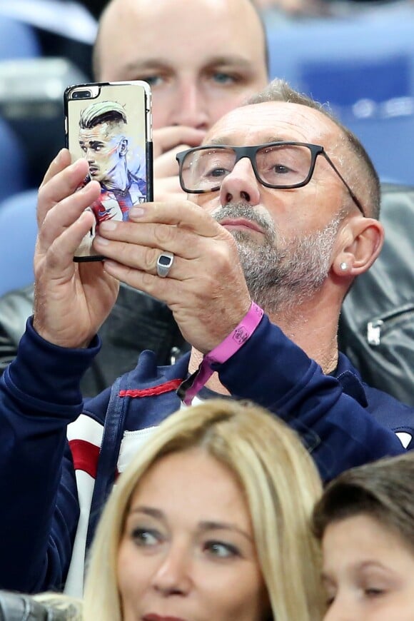 Alain Griezmann (père d'Antoine Griezmann) - People assistent au match amical de football entre la France et l Espagne au Stade de France le 28 mars 2017.