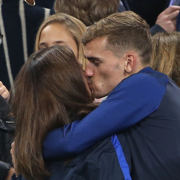 Antoine Griezmann et sa compagne Erika Choperena dans les tribunes à la fin du match de quart de finale de l'UEFA Euro 2016 France-Islande au Stade de France à Saint-Denis le 3 juillet 2016. © Cyril Moreau / Bestimage P