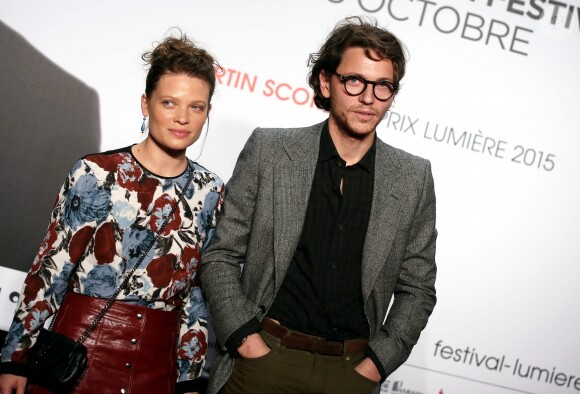 Le chanteur Raphael (Raphaël Haroche) et sa compagne Mélanie Thierry - Soirée d'ouverture de la 7éme édition du Festival Lumière 2015 à la Halle Tony-Garnier à Lyon le 12 octobre 2015.