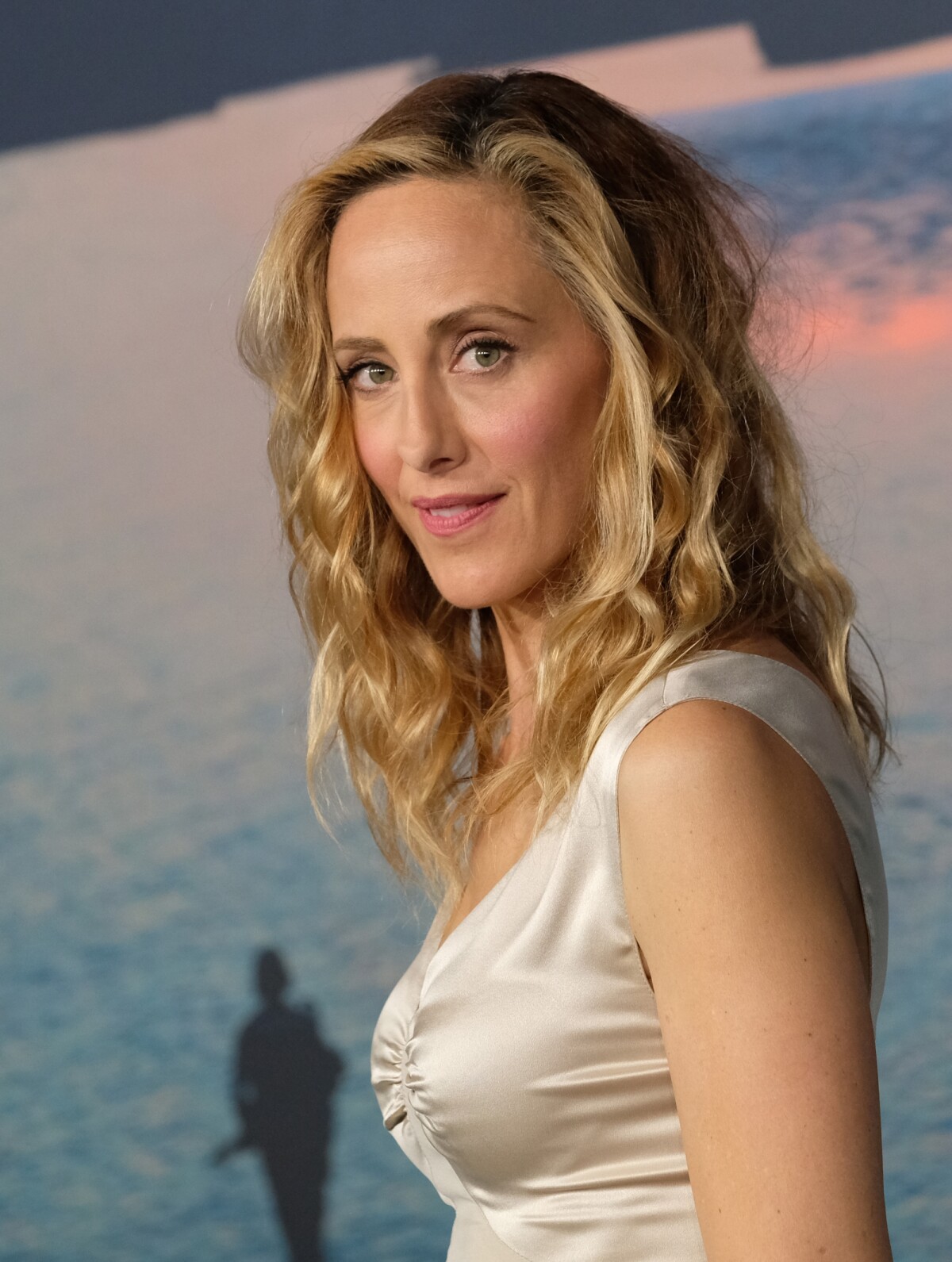 Photo : Kim Raver à la première de 'Kong: Skull Island' au théâtre ...