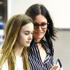 Exclusif - Courtney Cox et sa fille Coco Arquette à l'aéroport de Miami le 30 mars 2017.