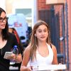 Exclusif - Courteney Cox se promène avec sa fille Coco Arquette dans les rues de Los Angeles, le 11 août 2016