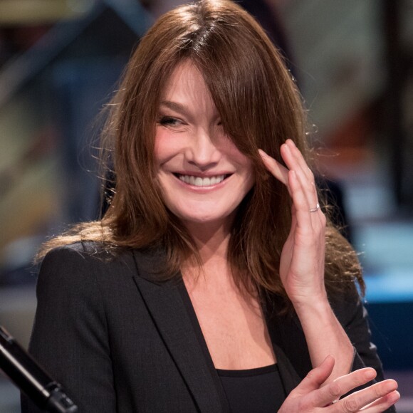 Carla Bruni-Sarkozy - Enregistrement de l'émission MerciBrassens, dans les studios de La Plaine Saint-Denis, qui sera diffusée sur France 2 le samedi 18 février en prime time. Le 31 janvier 2017 © Cyril Moreau / Bestimage