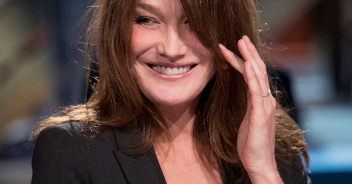 Carla Bruni : T-shirt mouillé et pose sexy, sa vision ...