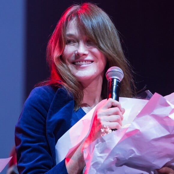 Carla Bruni-Sarkozy lors du concert du 12ème Gala 2017 de l'Association pour la Recherche sur Alzheimer à la salle Pleyel dans le 8ème arrondissement, à Paris, France le 30 janvier 2017. © Cyril Moreau/Bestimage