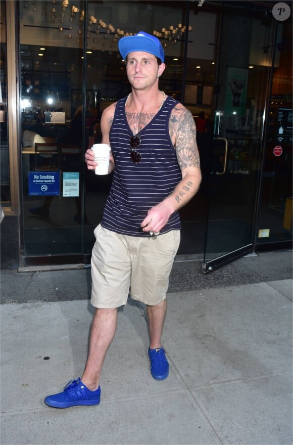 Cameron Douglas à la sortie d'un Starbucks à New York, le 13 juin 2017.