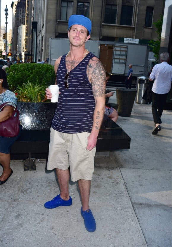 Cameron Douglas à la sortie d'un Starbucks à New York, le 13 juin 2017.