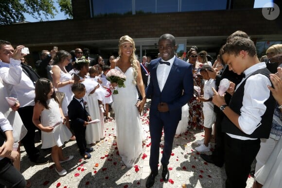 Exclusif - Le footballeur international Rio Mavuba épouse Elodie, sa compagne depuis plus de 10 ans, le 17 Juin 2017 à la Mairie de Cestas. © Patrick Bernard-Thibaud Moritz/ Bestimage