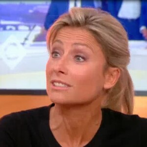Anne-Sophie Lapix réagi aux quelques mots de David Pujadas lors de son dernier JT, dans C à vous sur France 5 le 23 juin 2017.