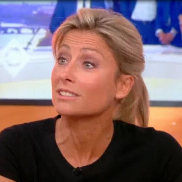 Anne-Sophie Lapix réagi aux quelques mots de David Pujadas lors de son dernier JT, dans C à vous sur France 5 le 23 juin 2017.