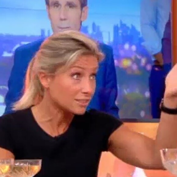 Anne-Sophie Lapix réagi aux quelques mots de David Pujadas lors de son dernier JT, dans C à vous sur France 5 le 23 juin 2017.