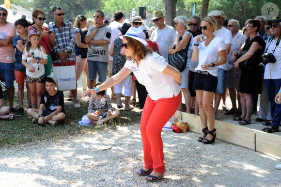 Pascale de la Tour du Pin et Cécile de Ménibus - Tournoi de pétanque "Grand Prix des Personnalités" à L'Isle-sur-la-Sorgue le 24 juin 2017 © Eric Etten / Bestimage