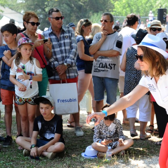 Pascale de la Tour du Pin et Cécile de Ménibus - Tournoi de pétanque "Grand Prix des Personnalités" à L'Isle-sur-la-Sorgue le 24 juin 2017 © Eric Etten / Bestimage