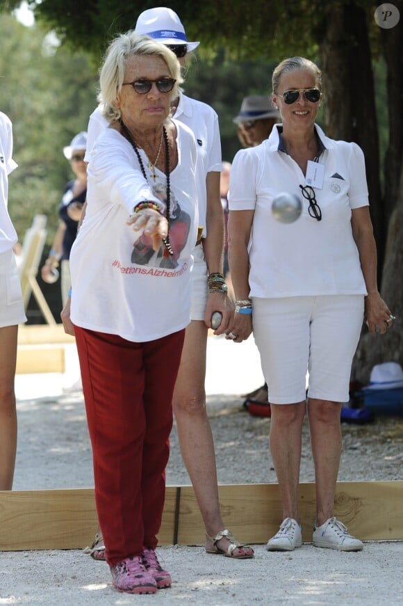 Véronique de Villèle - Tournoi de pétanque "Grand Prix des Personnalités" à L'Isle-sur-la-Sorgue le 24 juin 2017 © Eric Etten / Bestimage