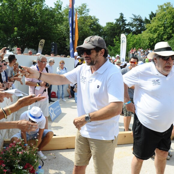 Patrick Bruel et Jean-Pierre Castaldi - Tournoi de pétanque "Grand Prix des Personnalités" à L'Isle-sur-la-Sorgue le 24 juin 2017 © Eric Etten / Bestimage