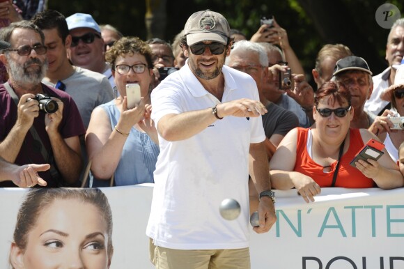 Patrick Bruel lors du tournoi de pétanque "Grand Prix des Personnalités" à L'Isle-sur-la-Sorgue le 24 juin 2017 © Eric Etten / Bestimage