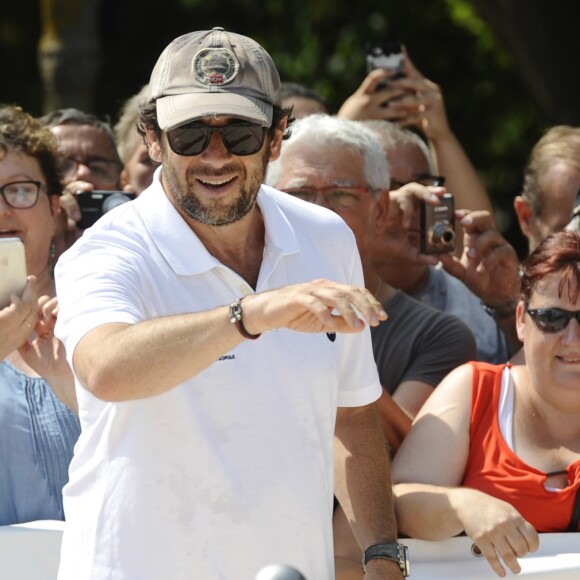 Patrick Bruel lors du tournoi de pétanque "Grand Prix des Personnalités" à L'Isle-sur-la-Sorgue le 24 juin 2017 © Eric Etten / Bestimage