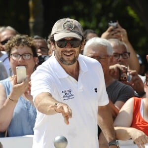 Patrick Bruel lors du tournoi de pétanque "Grand Prix des Personnalités" à L'Isle-sur-la-Sorgue le 24 juin 2017 © Eric Etten / Bestimage